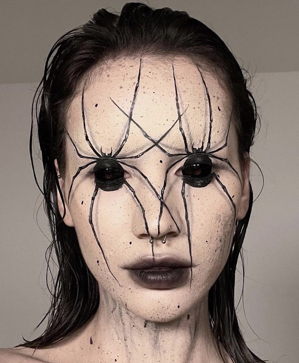 beejouu's tweet photo. Expectation vs. Reality. 🕷 https://t.co/TAM0pMsEqt