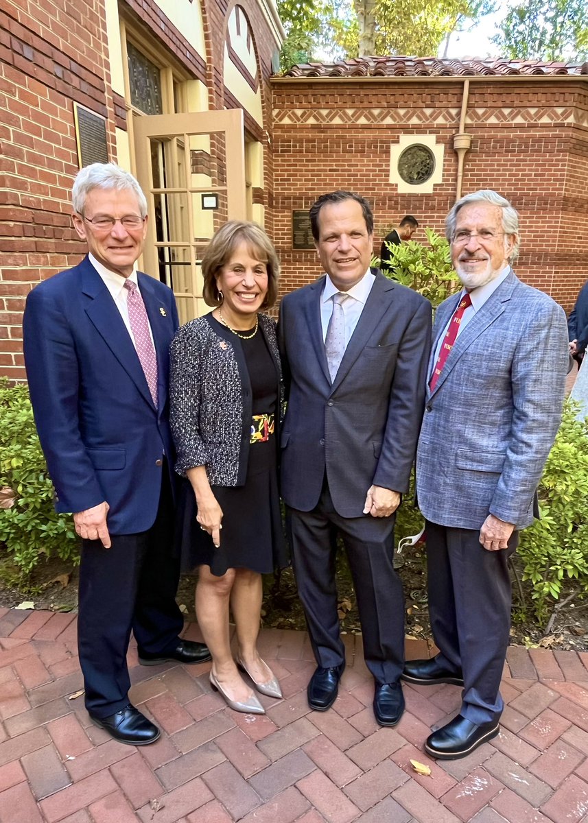 CarolLFolt's tweet photo. This afternoon, we formally installed Dana Goldman as the Dean of our outstanding @USCPrice School of Public Policy. Excited to see the School advance meaningful change in health policy, sustainability, planning, and administration under his dynamic leadership. https://t.co/gVoJeRX7uA