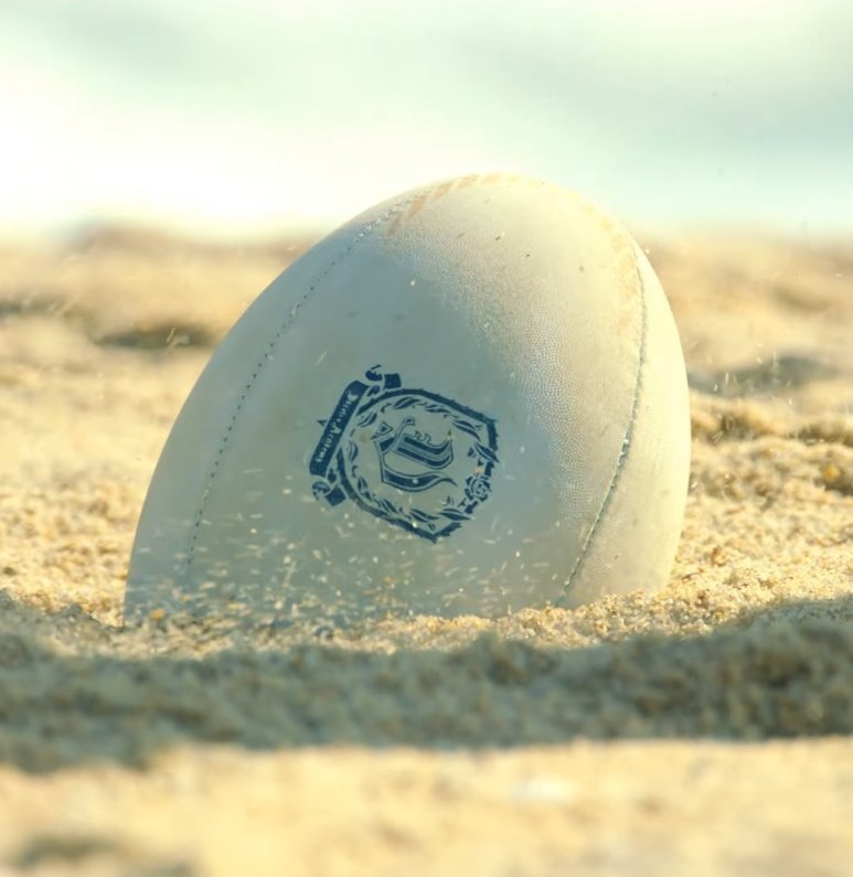 sungwoncr's tweet photo. depois de já ter assistido o mv de tamed-dashed um milhão de vezes, decidi fazer uma thread com o que parece fazer sentido na minha cabeça envolvendo as teorias, e tem a ver com as duas bolas de rugby presentes em todo o mv. segue a thread 🙈 https://t.co/YwM3ihUdsk