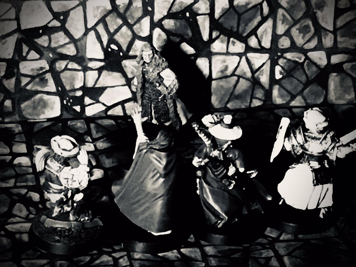 silver_strix's tweet photo. 「全ての教会が信仰の場所とは限らない」アヴァシン教会の名の下に召集された4名。隻眼の異端審問官、霊廟の守護者、原野の司祭、黄金夜の大魔術師。"孤立した礼拝堂"の暗がりにいたのは鎖帷子を身につけ剣を持つ、初老の男。背中にはアヴァシン教会の紋章が。
#mtgdnd #dnd5e #planeshift #trpg https://t.co/TviYa2ar4b