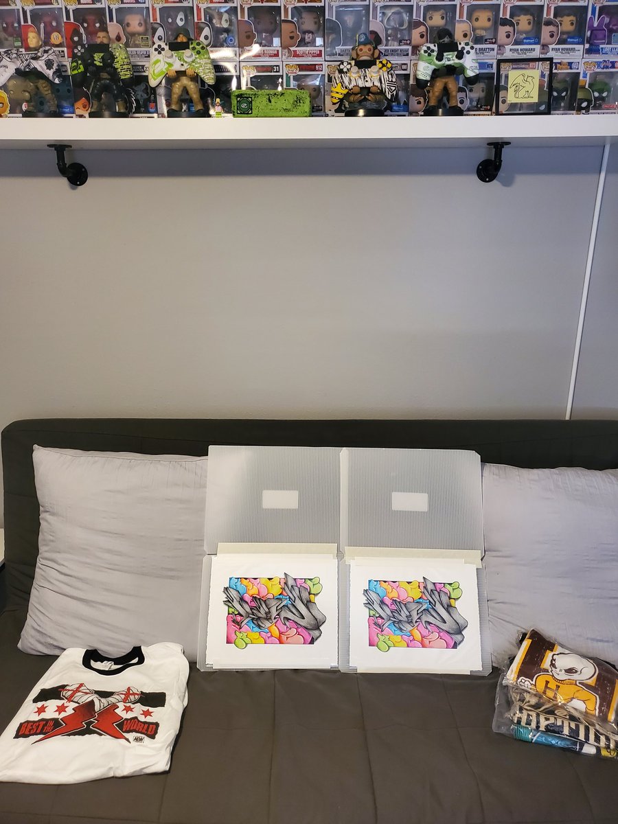 SWARM559's tweet photo. @H3CZ @ScufGaming I mean it would go good in my collection...... https://t.co/lR2pk2xAYW