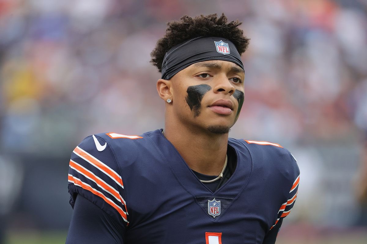 Bearsfannation_'s tweet photo. Stop for a second and think about how good it would feel for Justin Fields to smoke Aaron Rodgers in their first meeting this Sunday. https://t.co/jC3I6lxVc6