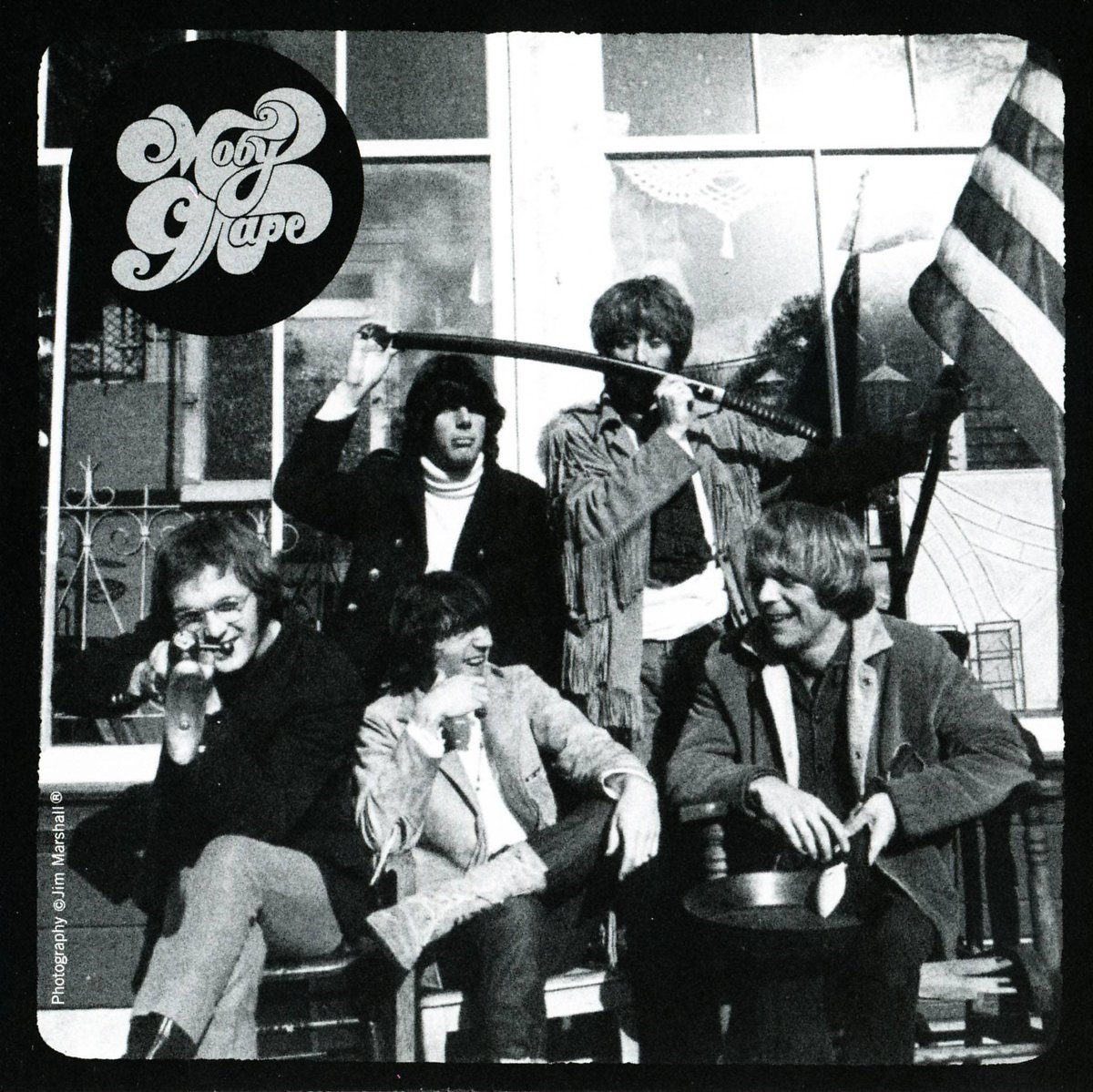 Clarkophile's tweet image. #FaveArtistTop15 #MobyGrape
#3 “Sitting By the Window” (P. Lewis)
A song that obsessed me when I first discovered the 🍇
Wave-like triple-guitar crosstalk &amp;amp; thick wall of drone bv’s create fluid, velvety backdrop for one of Peter’s moody best.
youtu.be/2BTAsT26j78