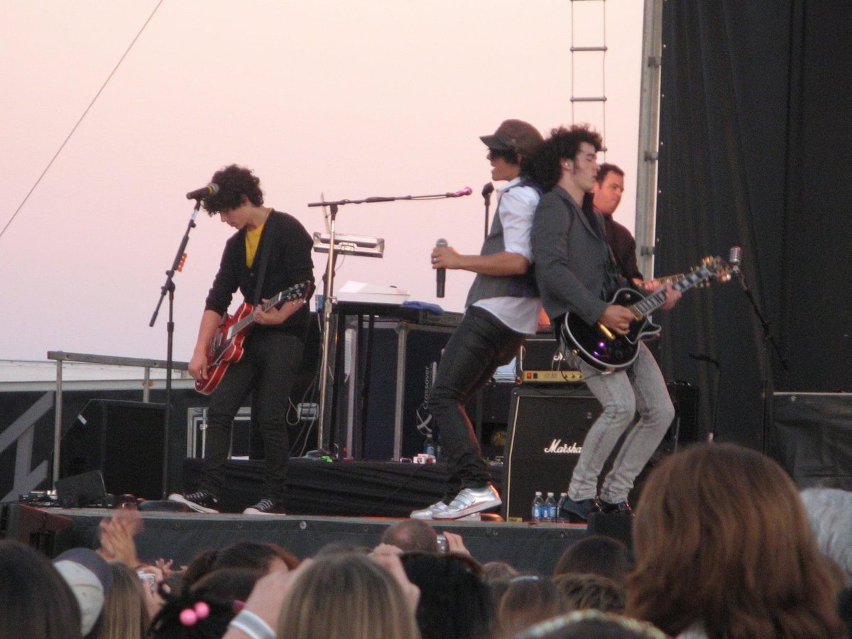 GrayBae_'s tweet photo. 14 years ago TODAY my sister &amp; I saw @jonasbrothers at the SC State Fair and here we are 14 years later watching them perform in Charlotte!! Crazy awesome how this world works🤪 https://t.co/KM0b6mFFOP
