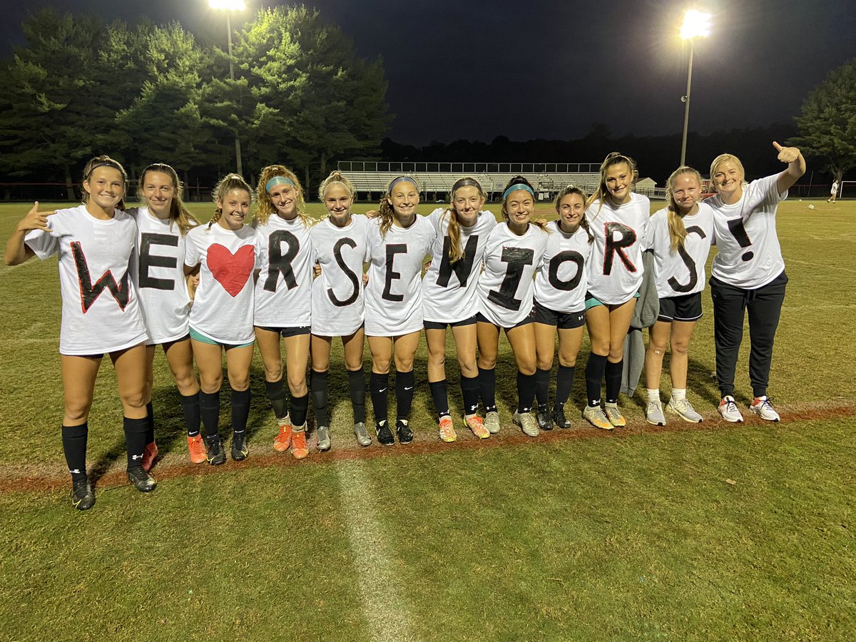 Thomas4Leaders's tweet photo. Senior night for our girls varsity soccer team! ❤️ them all!!! 🙌🏻🐾❤️⚽️@QOGS @QOAthletics https://t.co/DvAADUk6gR