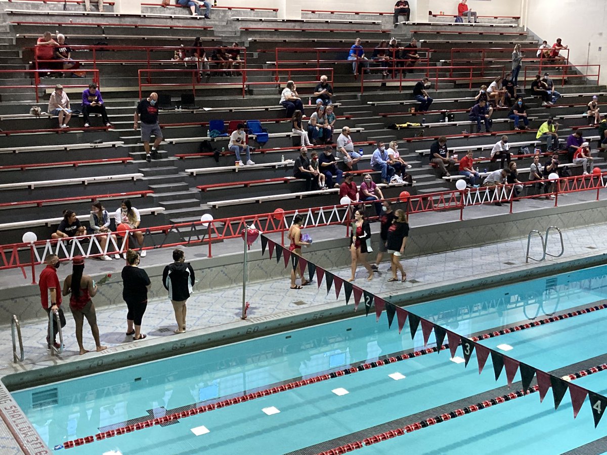 TheEHSQuill's tweet photo. Congrats to our girls swim seniors who are also YERDS‼️🙌🏻 Rose, Kenna, America, Arlene, Morgan &amp; Lena @EHSGirlsSwim1 https://t.co/n5oHFbaUdV