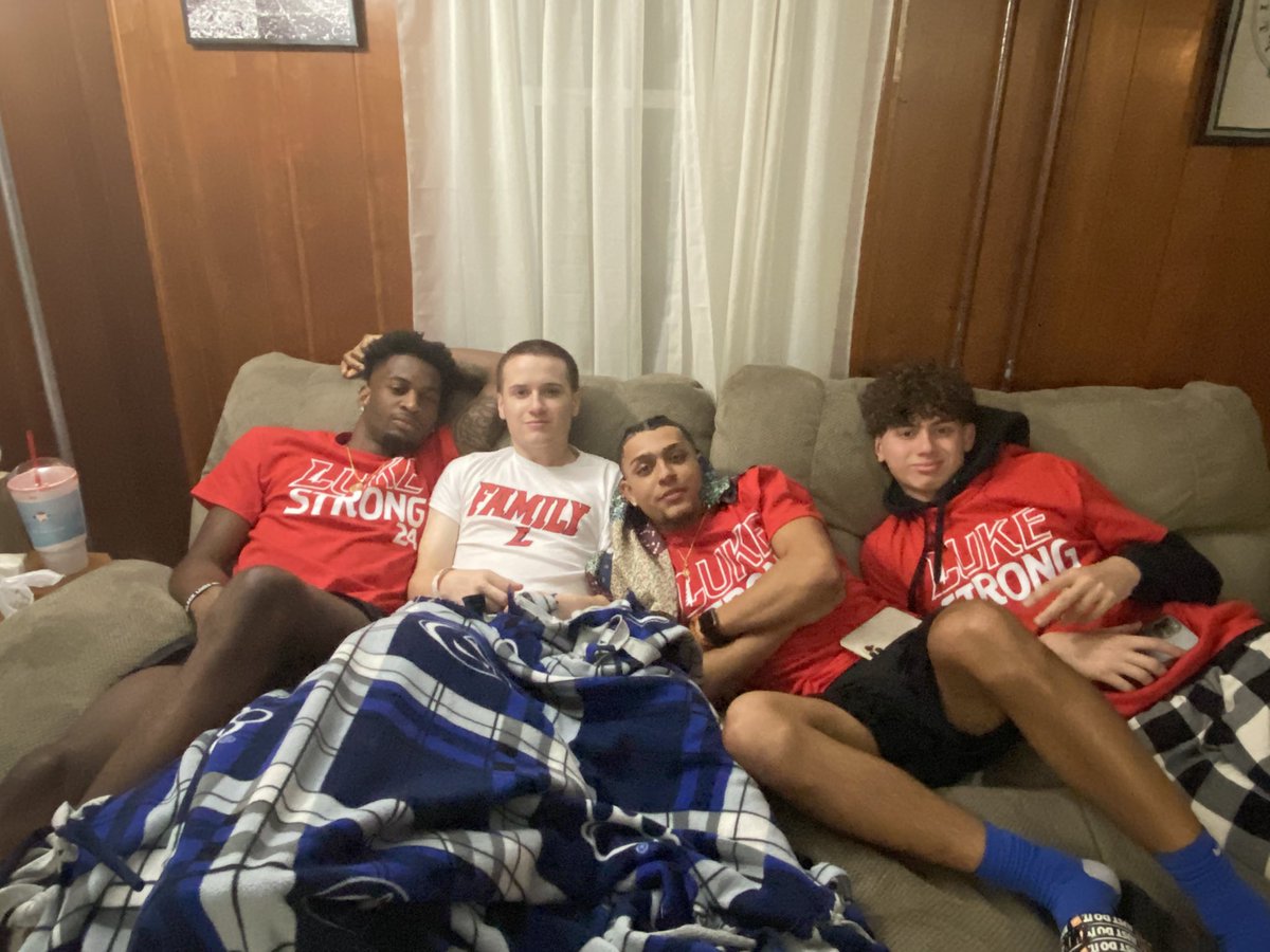 Ebbie24's tweet photo. @lukecollins24 ACL surgery went well today and he is home and recovering with his team ❤️🏀🥰 #lukestrong #cedarnation https://t.co/nP73abjJXz