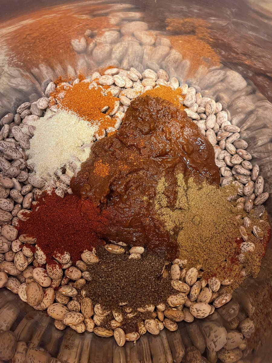 PlantBasedBre's tweet photo. (V) refried beans from dry pinto beans.
#plantbasedpath https://t.co/qjq2Bf6JqZ