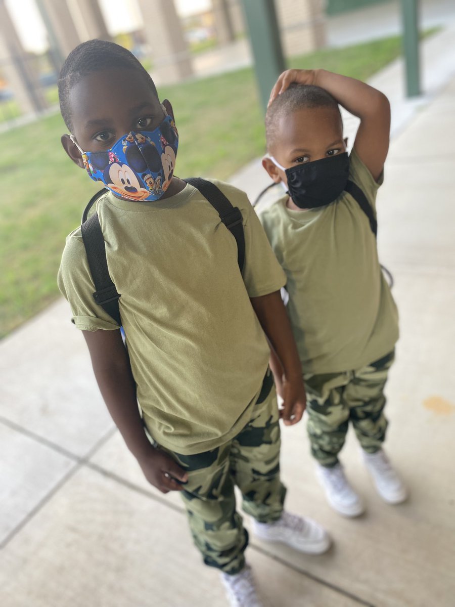 FonwoodECC's tweet photo. Today @FonwoodECC, our Tiger Cubs 🐯came dressed in their favorite Vegetable and Fruit colors celebrating #NationalLunchWeek! Yummy, Yummy, we’re HUNGRY!!!👅
🥦🍇🌽🍓🥬🍉
@ESO3_HISD @HISDECH @HilarionMartin1 @HISDNutri @TeamHISD https://t.co/lMnxlEWwfZ