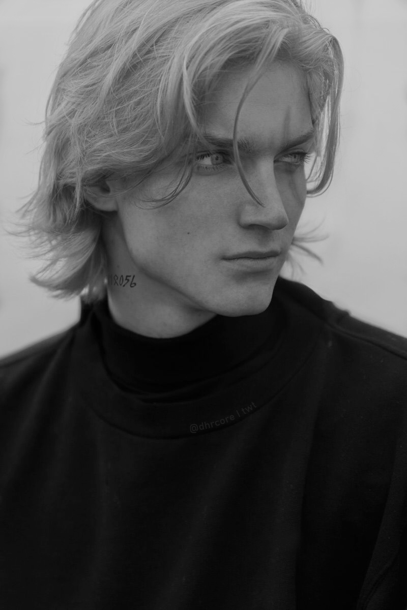 the one where draco is freshly out of azkaban—outgrown hair, tattoo and scars all in their glory 📸