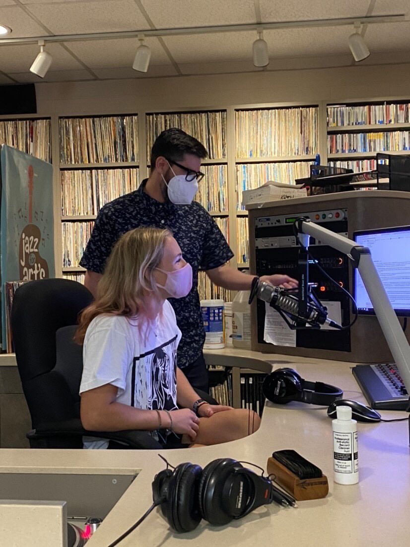 We love the opportunities our students have to learn beyond the classroom. Our department’s unique partnership with KRTU allows COMM students to practice in the field and gain useful learning experiences🤩