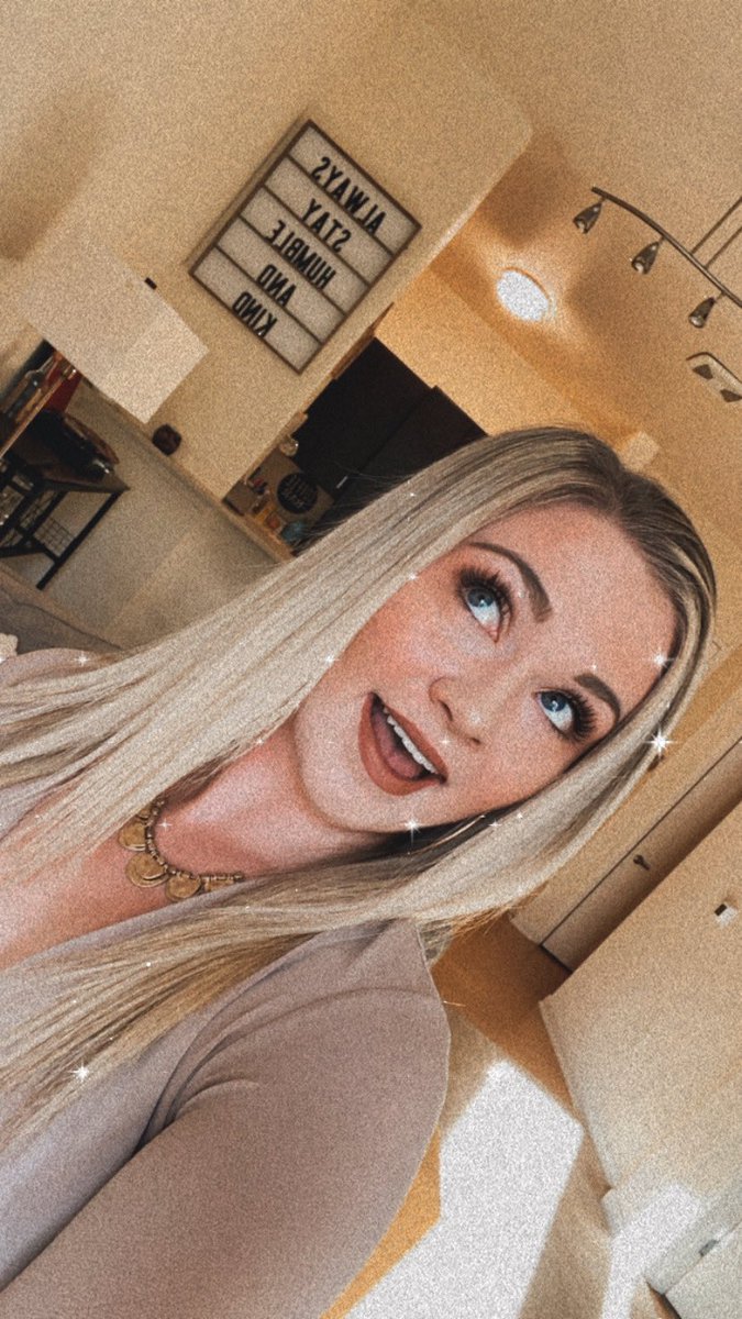 haileyswanson13's tweet photo. here’s some straight hair selfies that didn’t make the cut for the instagram story because my birthday is tomorrow and i can do whatever i want ✨ https://t.co/GKsY2Rutkk