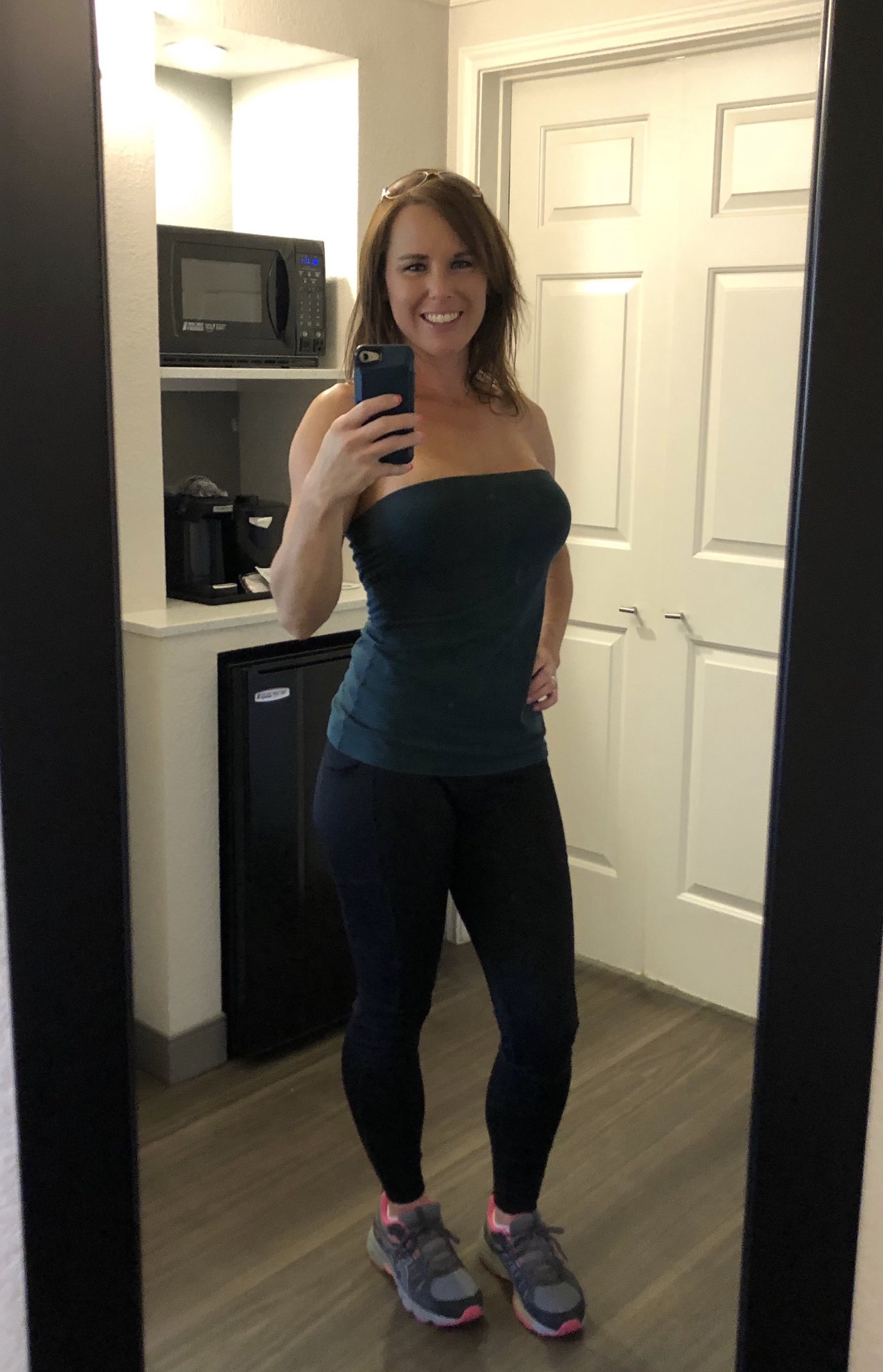 Follow and retreat if you’d like naughty pics in your DM! https://t.co/fPSxak0hfL