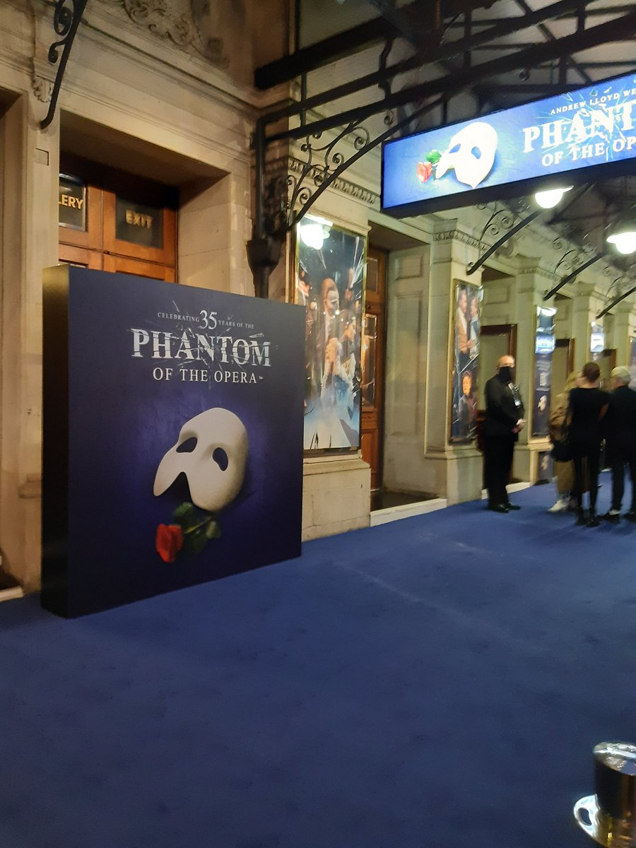 SaidNeverJoin's tweet photo. @LWTheatres @PhantomOpera @jamesgant @killiandonnelly @HollyAnneHull @LucyStLouis @OfficialALW #Phantom35 https://t.co/xUvwuu9WAX