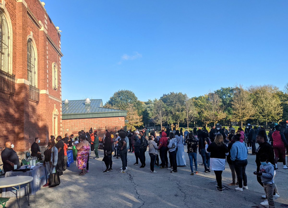 cwoverstreet's tweet photo. High fives to the @barnardbulldogs @clissoldcougars #Kellogg @SutherlandProud @VanderpoelHuma1 counselors for a joint outdoor HS Fair and thank you to all the high schools that came out #CPSSuccess https://t.co/hPRJhwdNJy