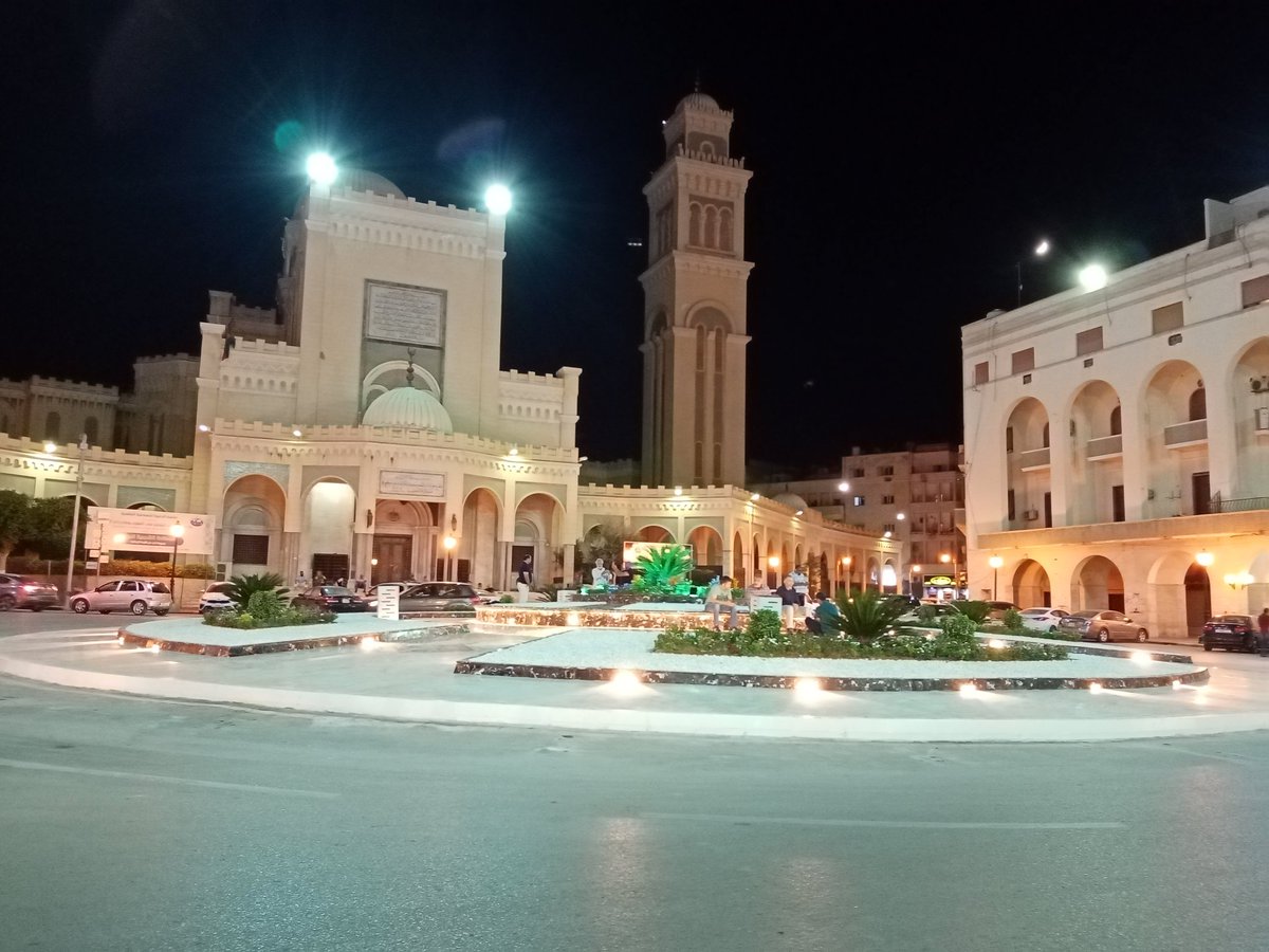 esmauel4's tweet photo. ميدان الجزائر  بليبيا 🇩🇿🇱🇾 https://t.co/Z0vwpcRPMe
