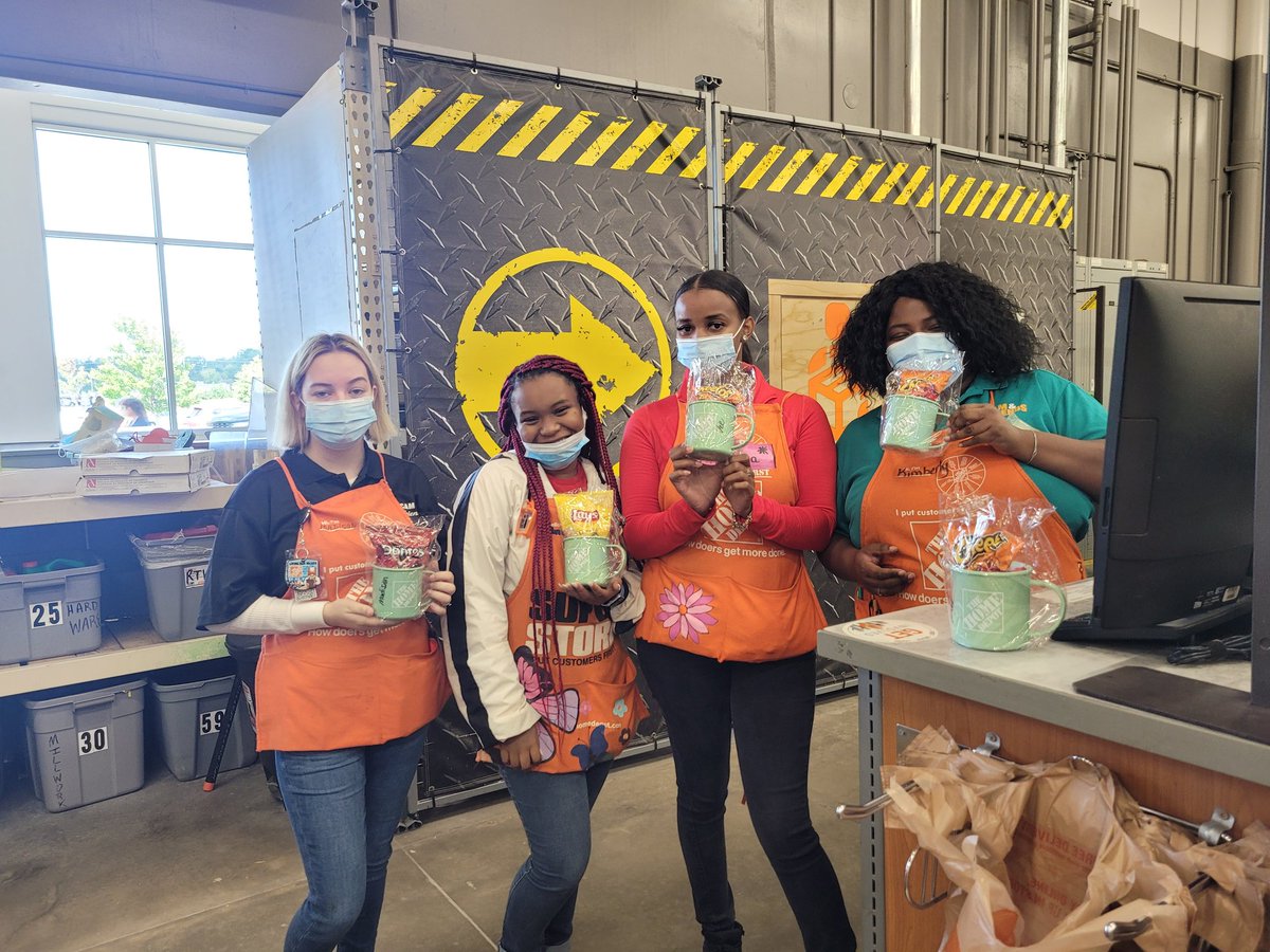Look at our CAM gifts here at 8584! Thank you @jm29910 &amp; Ms. LINDA, ROCKSTAR BOOKEEPER for putting this sweet gift together! <a href="/GairettLamkin/">GAIRETT LAMKIN, HOME DEPOT</a> <a href="/mlindsey1223/">Mandy Henry</a>
