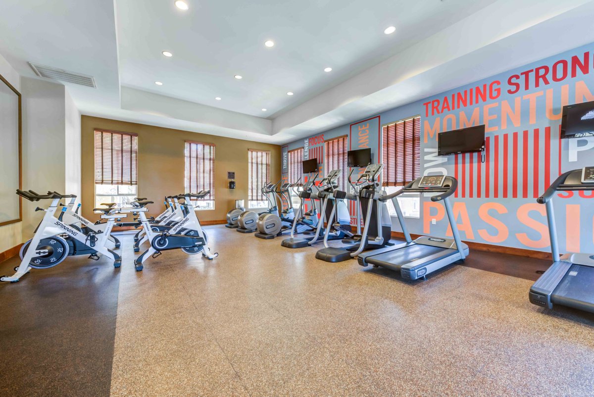 EmpireLanding's tweet photo. Life doesn't get better than this! Our resort-style apartment community is a tranquil, peaceful escape in the middle of the city equipped with the best community amenities!

Learn more: https://t.co/YDNHL1lrHw https://t.co/ff2NDQIMG5