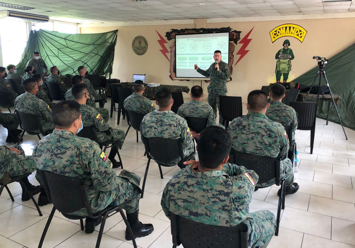 ISSFA_ECUADOR's tweet photo. 📍#LagoAgrio | Más de 200 militares del @EjercitoECU y @FuerzaAereaEc conocieron el proyecto de Ley Orgánica de Seguridad Social de las @FFAAECUADOR, con esto el Issfa continúa en la campaña de difusión masiva de la propuesta de Ley a nivel nacional. #IssfaContigo https://t.co/y5gdjzYwgd