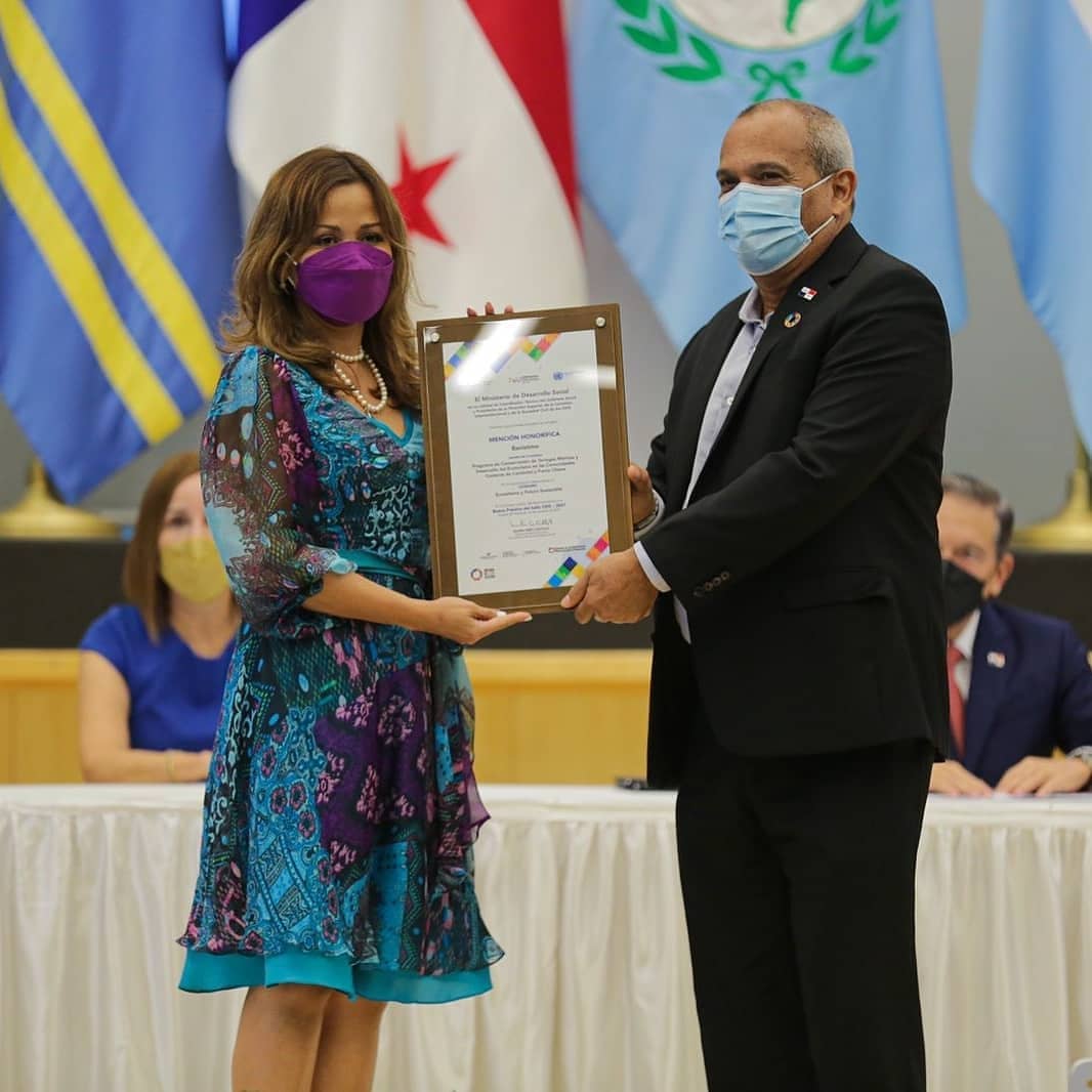 MiAmbientePma's tweet photo. Reconocimiento a las Buenas Prácticas Sello #ODS. Junto al @PNUDPanama reconocemos las prácticas de excelencia que se realizan en 🇵🇦, desde diferentes sectores, para lograr los #Objetivos de #Desarrollo #Sostenible.
#DesarrolloInclusivo https://t.co/jKcjzQQ3rU