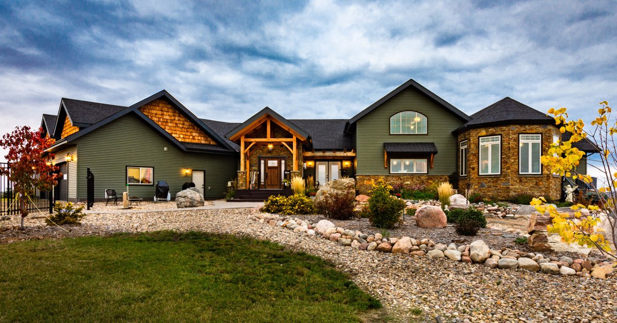 miratimberframe's tweet photo. Let's celebrate fall and all it's colours!

Design: Mira Timber Frame
Stain: Messmer UV Plus

#miratimberrfame #yegconstruction #stonyplainbusiness  #timberframe #timbers #timberconstruction #postandbeam #cottage #wooddesign ⠀#finehomebuilding #albertahomes #custombuilt https://t.co/anyK0aRexV