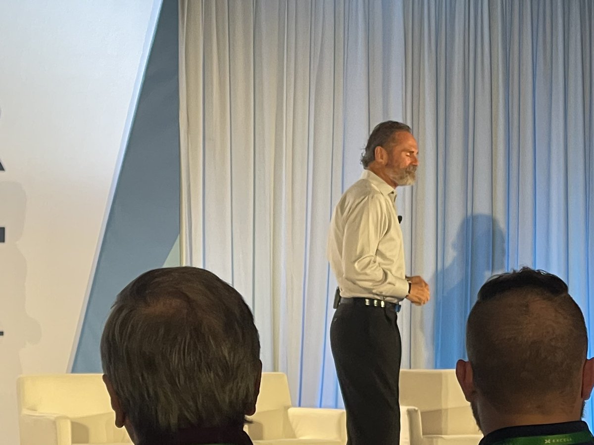 ThomKhall's tweet photo. @CarsonWealth @rchusker #Excell2021 #carsonpartners here’s what a CEO and leader of a movement looks like. https://t.co/KFQSMnLTm6