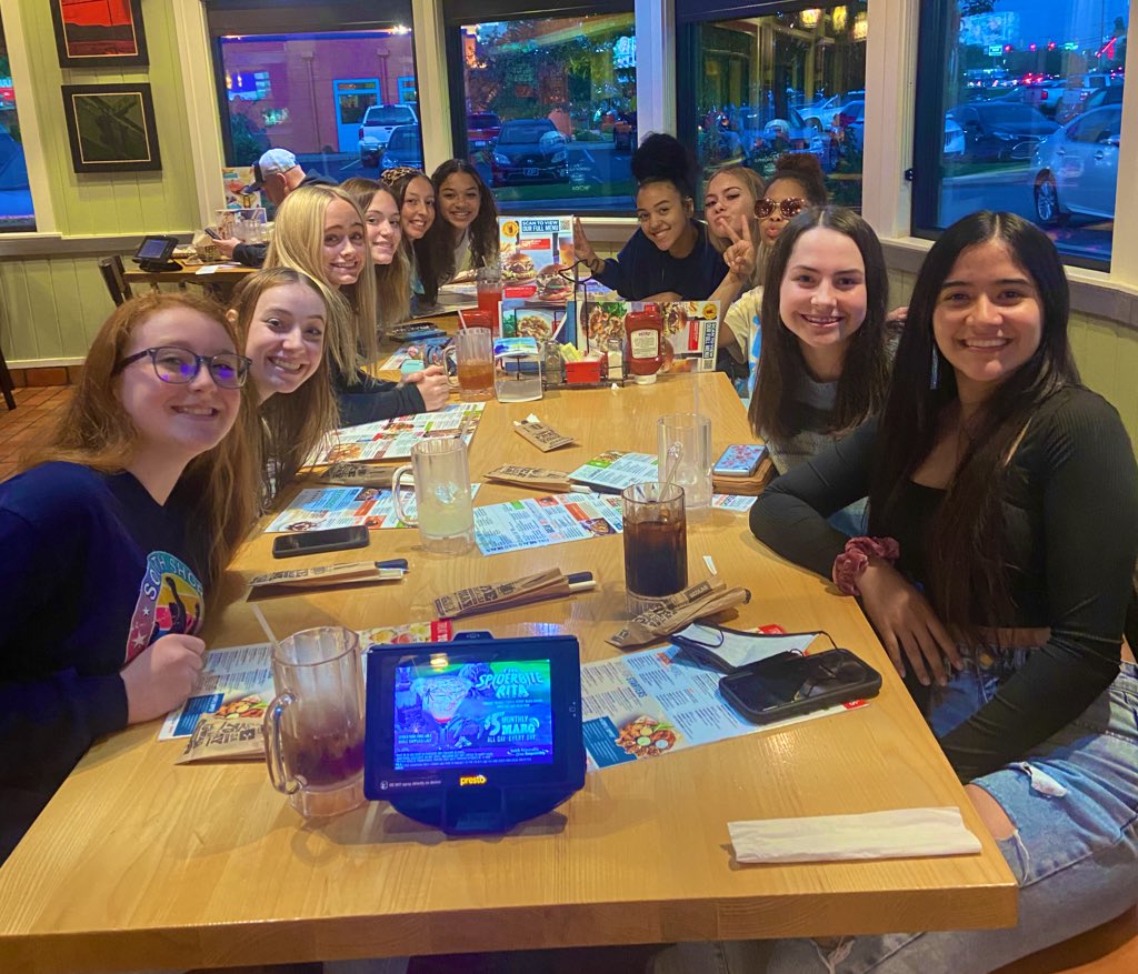 LafJeffVball's tweet image. Varsity Sectional dinner at Chili’s!! 

#FAMILY #sectionalsweek