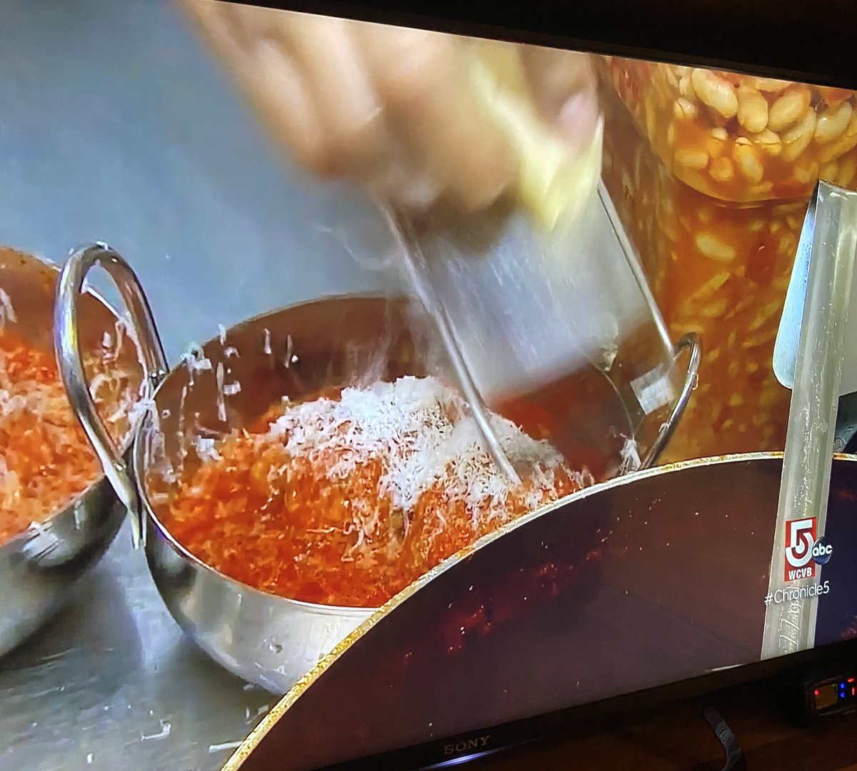 AlisonSchon's tweet photo. Jen is on TV again!! @TableBoston @Jen_Royle @Chronicle5 @bostonmagazine https://t.co/t50u9Gs8eA