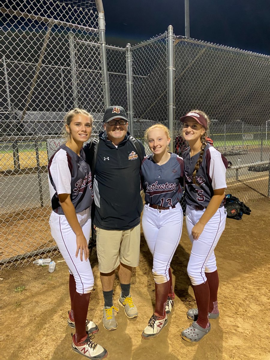 PaBatbusters's tweet photo. 2023s MIF Avaeha Schwab and P/1B/3B Kamryn Tokar along with 2024 P/2B/OF Beth Carney at the Diamonds in the Dirt Clinic. Pictured here with Coach Landrum of Alvernia University!! #batbusterproud #batbusterfamily #proudcoach https://t.co/gmlSEsnWVu