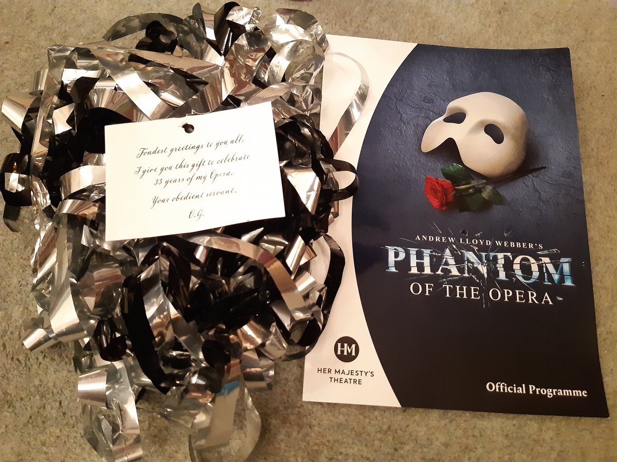 SaidNeverJoin's tweet photo. @LWTheatres @PhantomOpera @jamesgant @killiandonnelly @HollyAnneHull @LucyStLouis @OfficialALW #Phantom35 Streamers hanging from the new Chandelier! 😄🤩 & special memories🌹🍾👍😎 https://t.co/8PEoOmvn2I