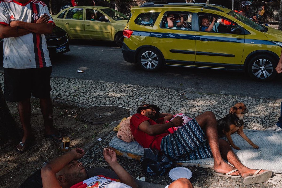 FranciscoProner's tweet photo. “O brasil se afunda na extrema pobreza” @brunomeyerfeld 

https://t.co/vyYYdaFB3n https://t.co/WVZrKXLWqY