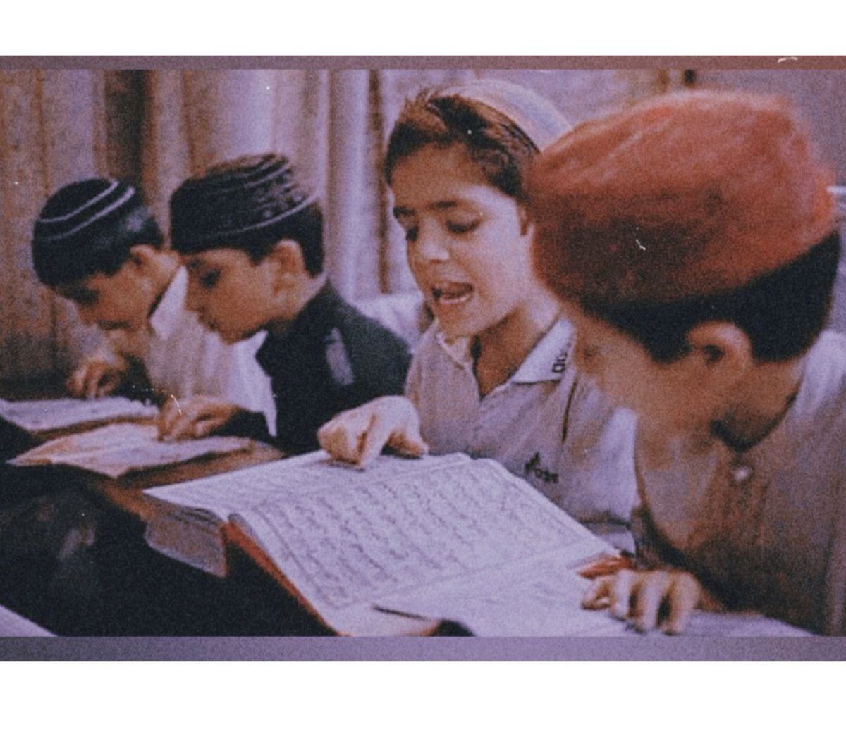 .
.
.
.
.
-
إِنّ أحقّ ما توهَب لَهُ الأعمار، كِتاب الله".

-🕊