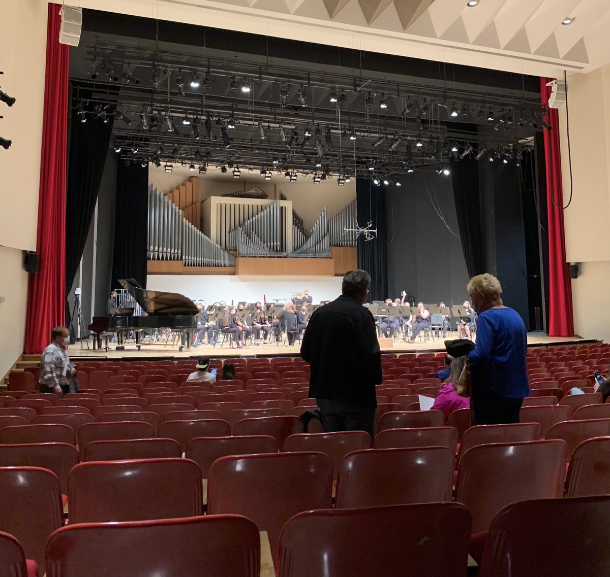 SadiyahAli10's tweet photo. Audience members are choosing their seats as the band tune up and chatter with each other before the show. #jour200b https://t.co/lsePD4UI9U