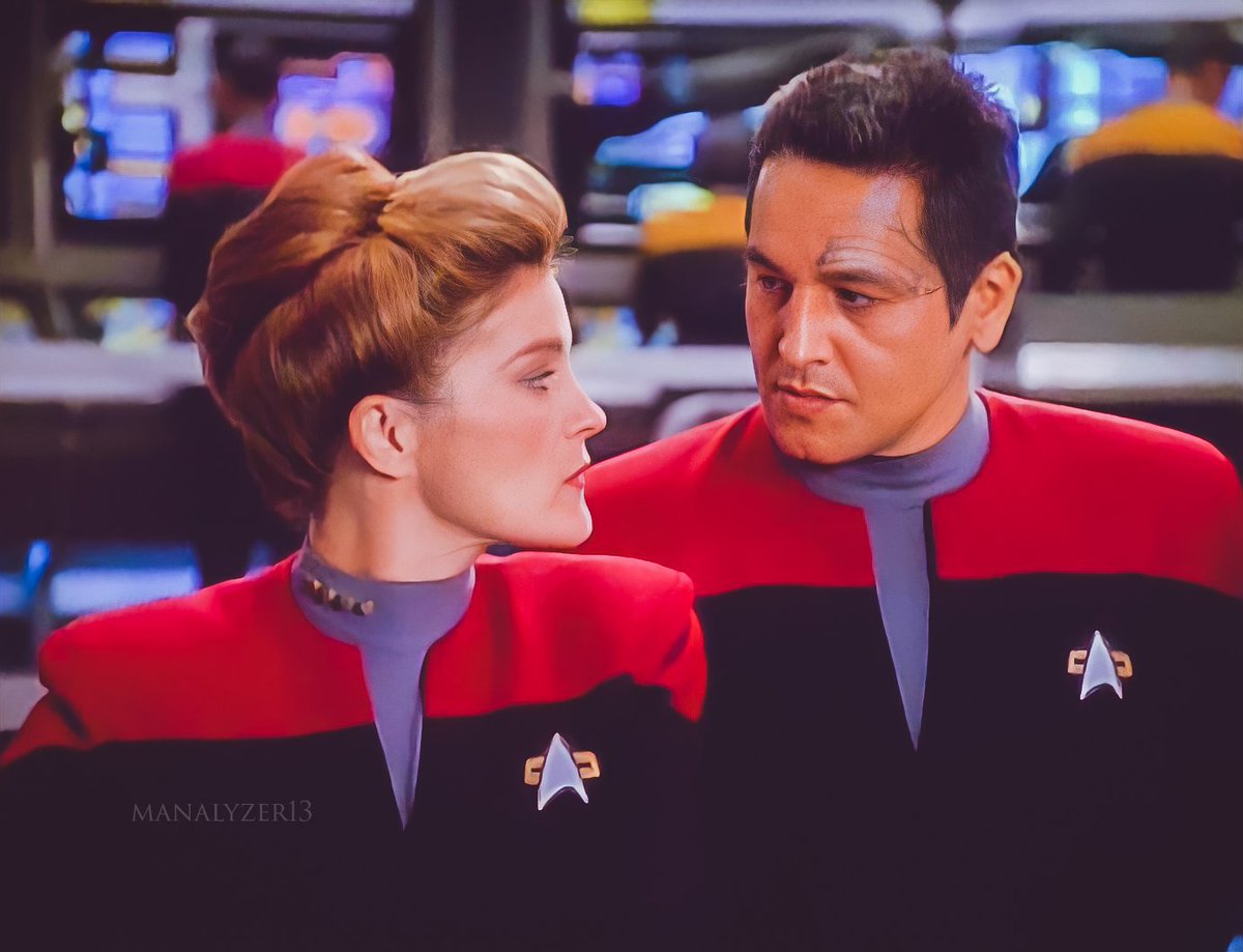 Manalyzer131's tweet photo. Where does the one end and the other begin? 
#jcdeservedbetter #janewaychakotay #makeJChappen #MakeJCCanon https://t.co/cRfq6Kazft