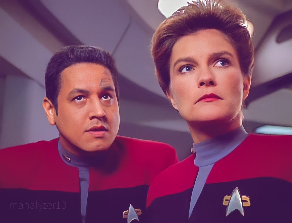 Manalyzer131's tweet photo. Where does the one end and the other begin? 
#jcdeservedbetter #janewaychakotay #makeJChappen #MakeJCCanon https://t.co/cRfq6Kazft