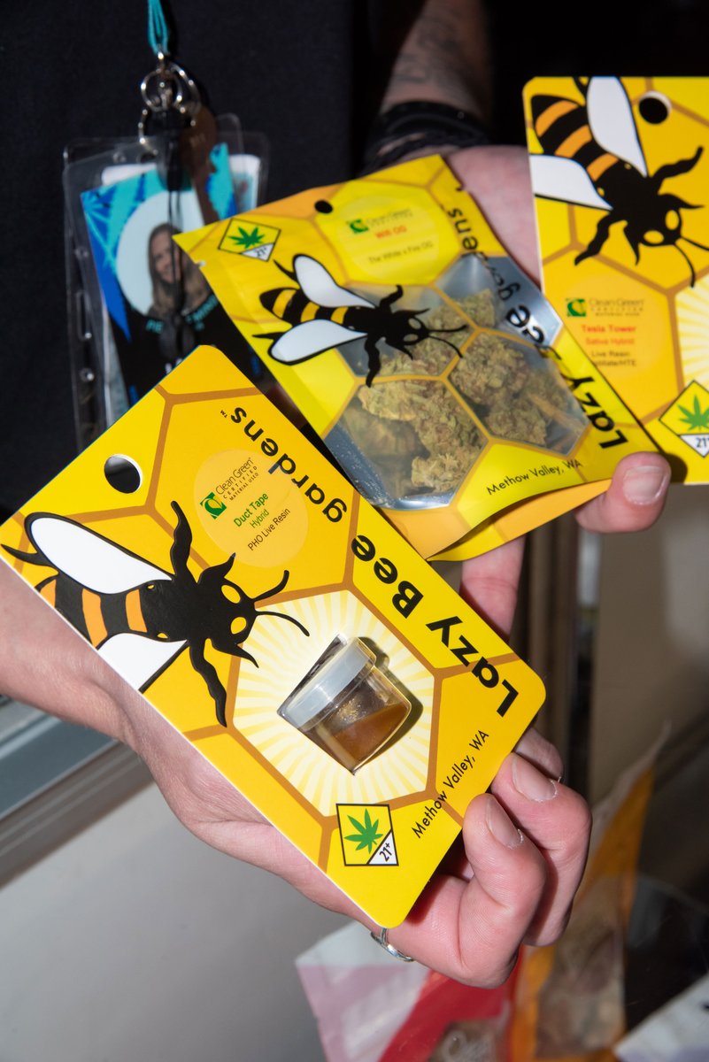 LazyBeeGardens's tweet image. What do you reach for after a long day of work or school? Do you prefer fat flower bowls, #lowtemp dabs or a quick vape hit before walking into the gym? Our friends at @POMCannaPullman love all three! 🍁🍯💨 shop.pomcannabis.com/pullman/search…