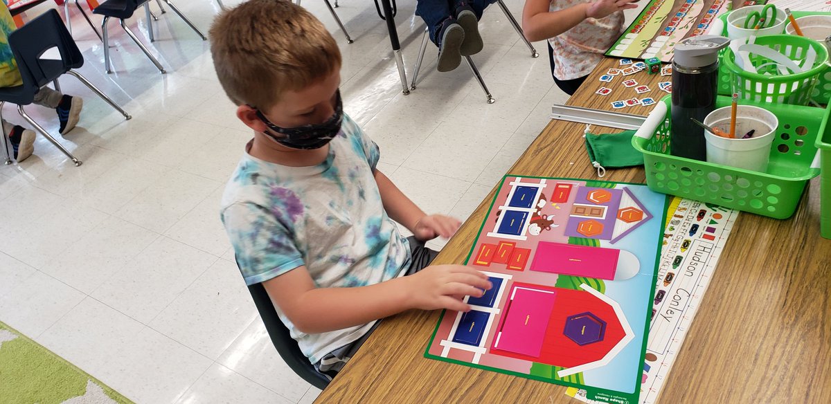 SeiversKinders's tweet photo. We love math stations. 
@SouthwestES https://t.co/2NpWJxRo68