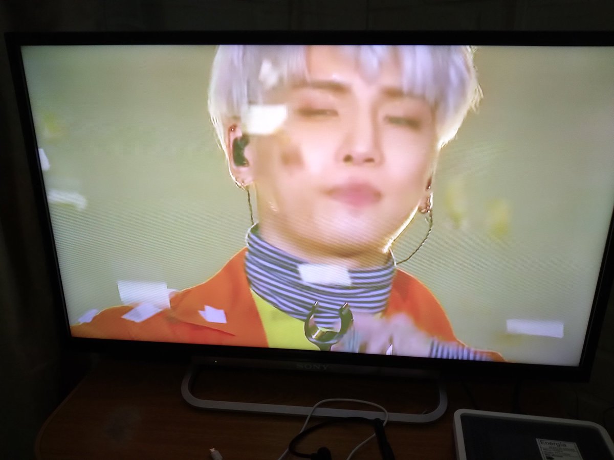jjkmt2505's tweet photo. Cuando estas en las mas completa tranquilidad y suena #Beforeourspring gracias por tan bella y hermosa canción #Jonghyun muchas gracias 💎  @SHINee https://t.co/yBK0Luc5qE