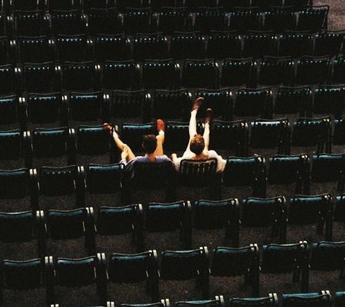 Aprendamos a valorar una amistad verdadera, por que millones de falsos en todos lados se encuentran.