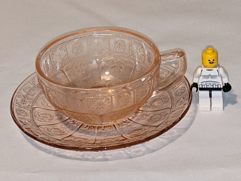 Boondockfinds's tweet photo. Cup and Saucer Set, Child Doric and Pansy Pink by JEANNETTE https://t.co/vVTrPCfMGb via @Etsy #childsize #teaparty #Doric #Pink #depression #glass https://t.co/AUpjtooroO