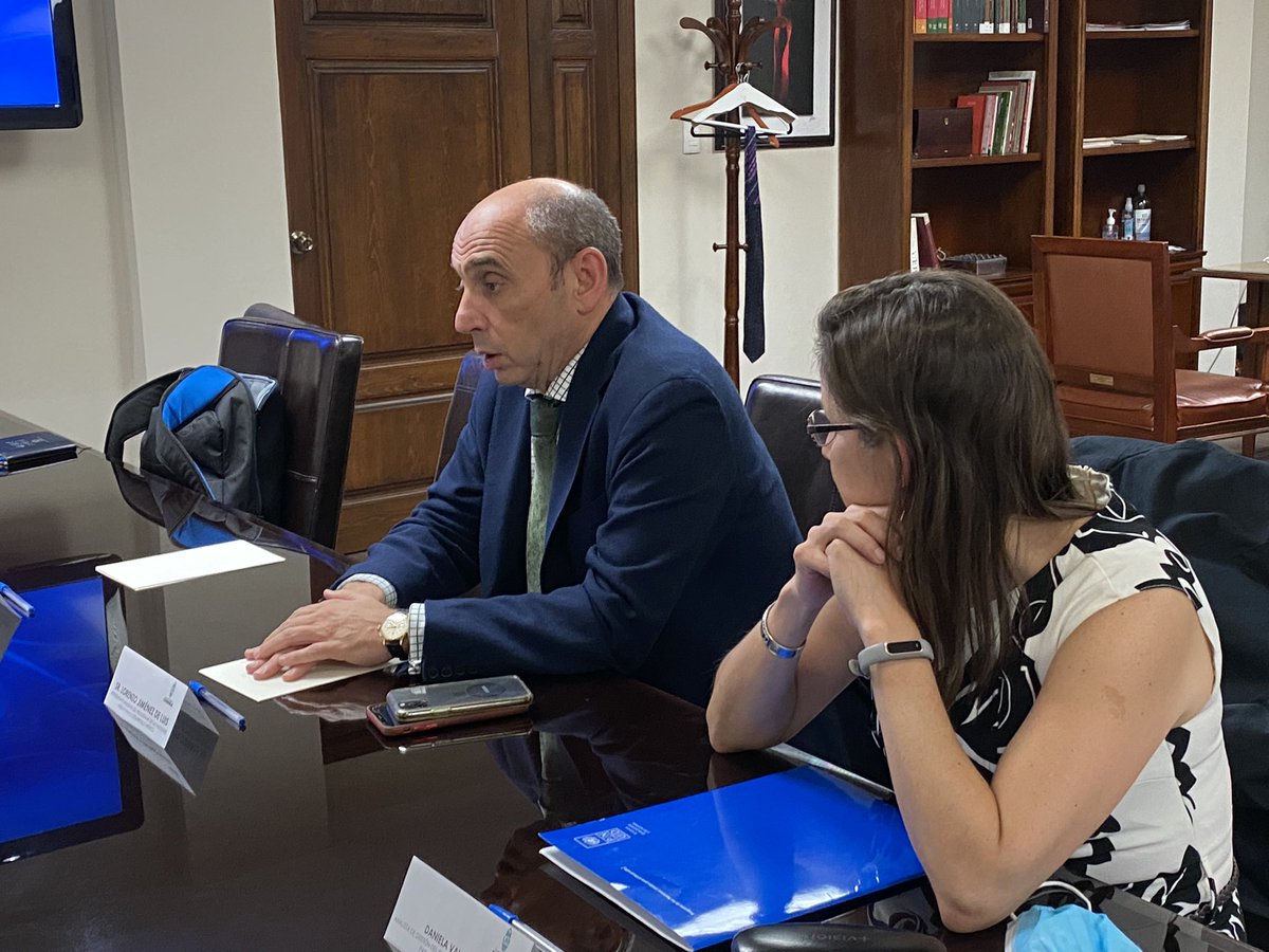 En reunión c/las y los diputados d Congreso Coahuila <a href="/EduardoOlmosC/">Eduardo Olmos Castro</a>, <a href="/LuzMorales/">Luz Elena Morales</a> , <a href="/rlopezcampos/">Ricardo Lopez Campos</a> y <a href="/OgazonLizbeth/">Lizbeth Ogazón</a>, el representante <a href="/PNUD_Mexico/">PNUD México</a> <a href="/LorenzoJdeL/">Lorenzo Jimenez de Luis</a> define posibles sinergias en temas de género, igualdad y #agenda2030 para impulsar el desarrollo sostenible del estado.