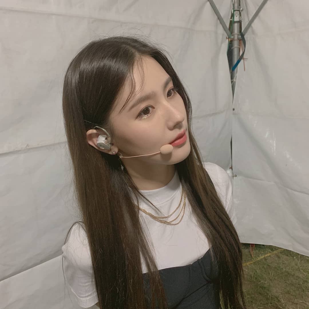 weglowing_twt's tweet photo. 🦁  *   —   (  𝓰  )   𓂃  𝗹𝗼𝘄𝗶𝗻𝗴   𓂅   n.    𓄼   ᥱw   ★'   ᥱ  𓌅   𝕧𝕖𝕟𝕥  う    #KIEDISDB __,, #ImSacrifice !

Louise está en espera de las demás para subir al escenario en unos momentos en el gran debut del precioso KIEDIS. Muchas felicidades bebé. https://t.co/OxKUQKFNfX