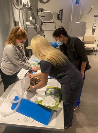 ochsnersim's tweet photo. @OchsnerHealth @OchsnerEdu runs in situ sim with @OchsnerRads    @LeoSeoaneMD @WarnerLThomas #patientsafety #simulation https://t.co/2BarLRcxqR