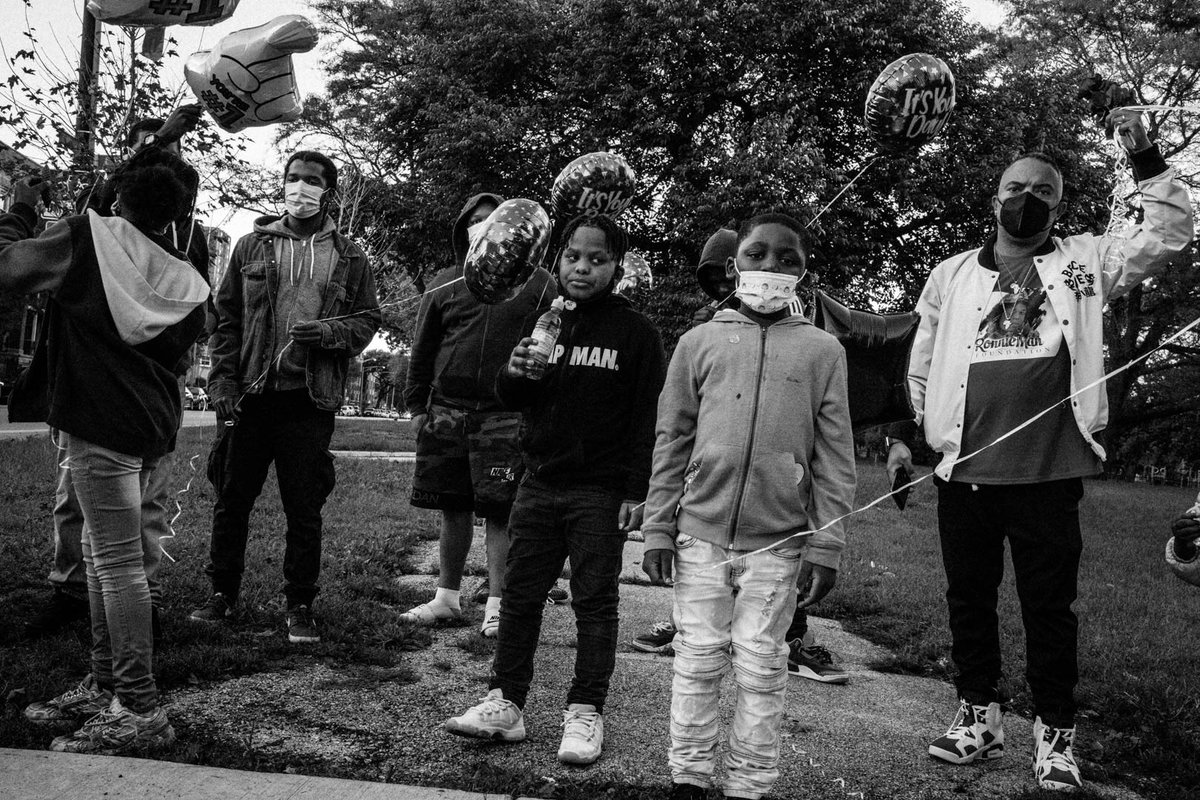 thought_poet77's tweet photo. A Balloon Release for Ronald Johnson/We miss you #Ronnieman..
__________
#dreamtrapping #DefundCPD #HeartMelanin
#WorldWithoutPolice #carenotcops #AbolitionisLiberation
#WeKeepUsSafe #ChicagoWithoutPolice #ThoughtPoetsOpinion #justiceforronnieman https://t.co/3VV2OMXXM4