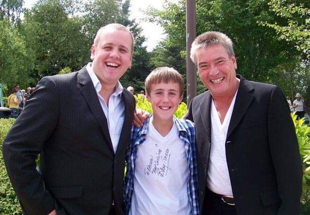 NHall609's tweet photo. Aww, 10 years (roughly) since @OvergateHospice garden party with @1BillyPearce and @neilhurst 😁 https://t.co/RpFkHv3u3Y
