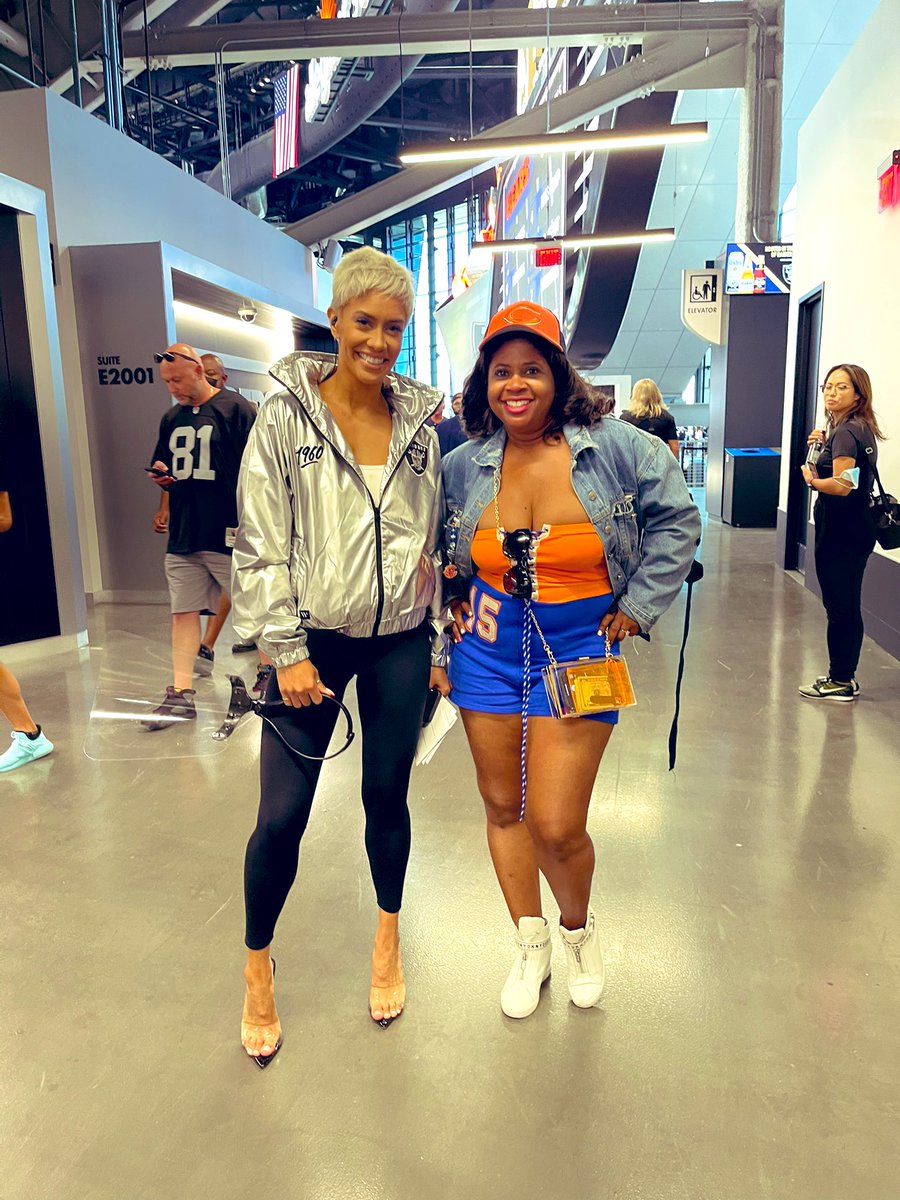 Great meeting you <a href="/Sib_Vicious/">Sibley Scoles</a> at the <a href="/ChicagoBears/">Chicago Bears</a> <a href="/Raiders/">Las Vegas Raiders</a> game!