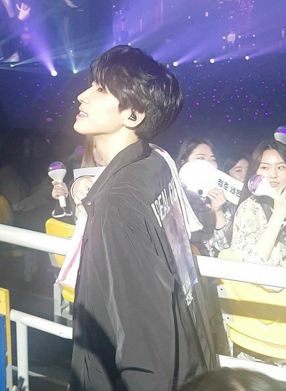 wonwoofiles's tweet photo. how do people survive being THIS close to wonwoo https://t.co/d6rA7rewvt