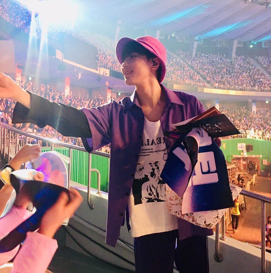 wonwoofiles's tweet photo. how do people survive being THIS close to wonwoo https://t.co/d6rA7rewvt