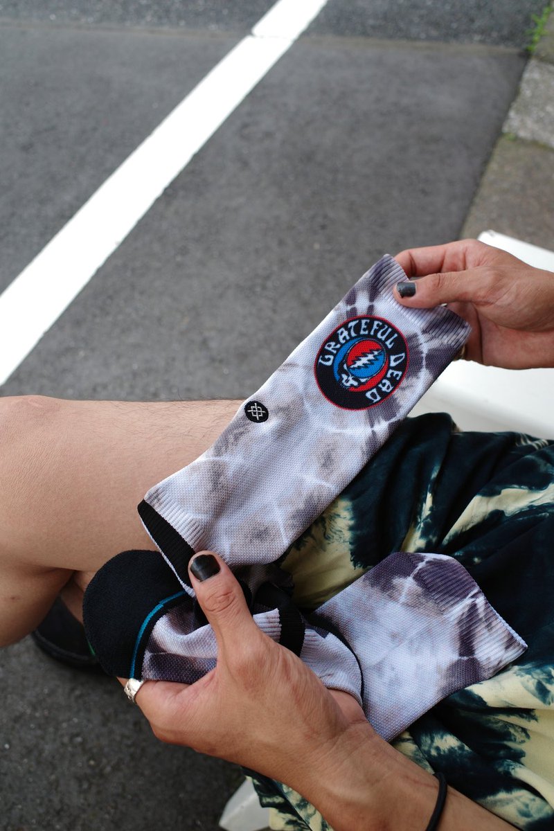 stance_japan's tweet photo. #STANCEギフト VOL.9
感謝を伝えたい親友へ
地元、愛媛にてみかん農家を目指し、修行中の若松優一朗さん。生粋のスケートボーダーでもある。そんな彼が東京で出会った親友に贈るソック���をセレクト。そのソックスをセレクトした理由を聞いた。
詳しくは⬇️
https://t.co/YpA4mGM60V
#STANCESTORIES https://t.co/1iMVDYf0SG
