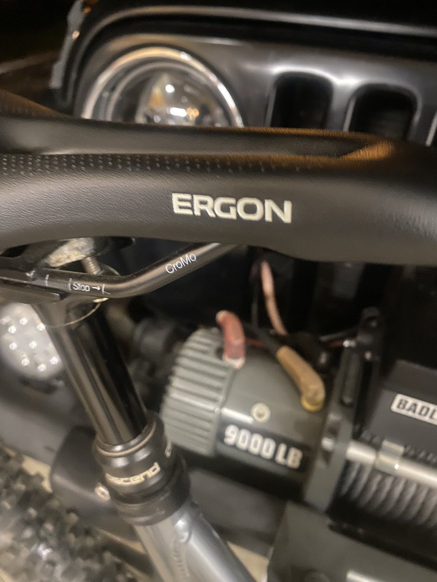 JenAlley1995's tweet photo. @paolini boutta call my mtn bike Saphira… because I got an Ergon seat 
#remakeeragon #eragonremake #ergon #Eragon #saphira #vitus https://t.co/Qtg89BJnDC
